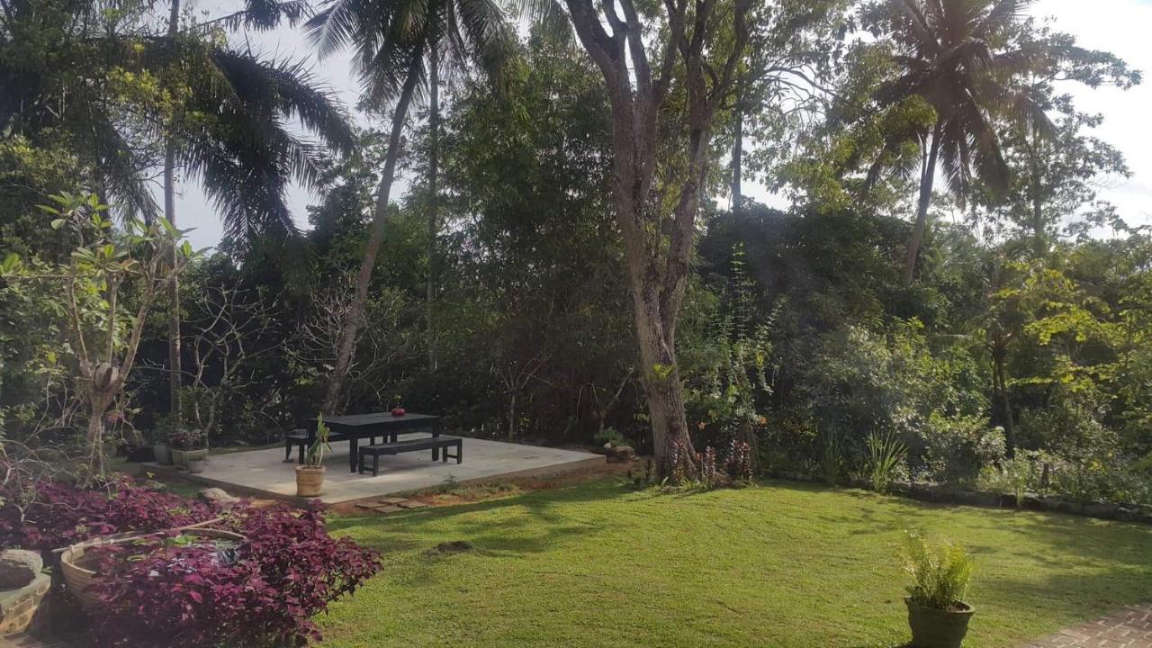 Bed and Breakfast Templeberg Walahanduwa Exterior foto